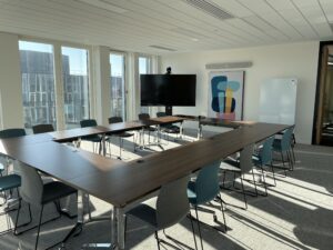 IRIS-Salle-colonne-visioconference-teams-room-logitech-ecran-nureva-camera-aver-pied-barco-clickshare-cx-30-cx-50-2
