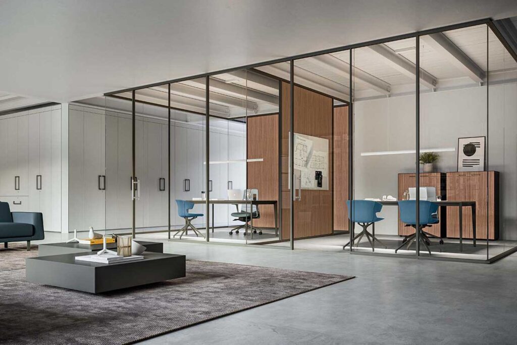 Aménagement de salles de réunion professionnelles avec tables de conférence, chaises ergonomiques et solutions acoustiques pour espaces de travail collaboratifs.