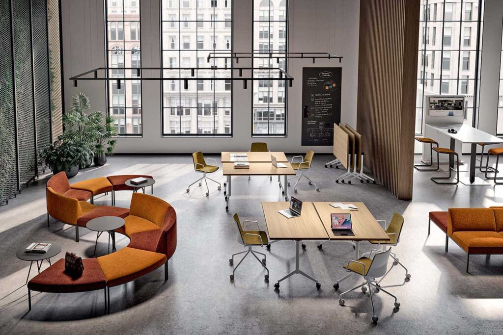 Aménagement de salles de réunion professionnelles avec tables de conférence, chaises ergonomiques et solutions acoustiques pour espaces de travail collaboratifs.