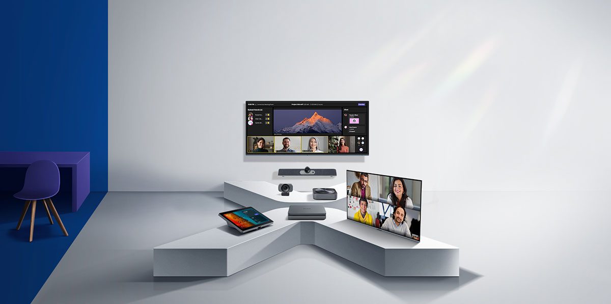 Présentation de la gamme de produits de visioconférence Maxhub : écran interactif, barre vidéo et solutions pour salle de réunion moderne.