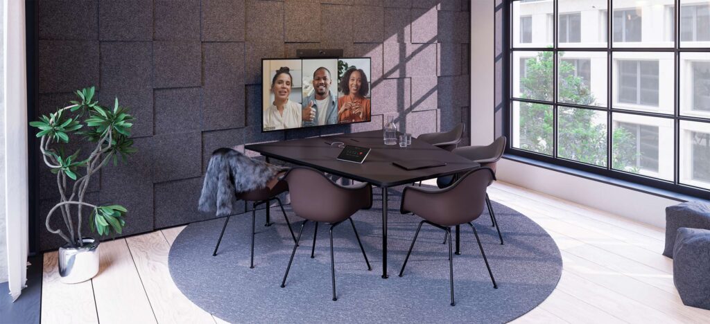 Petite salle de visioconférence équipée avec matériel Cisco dernière génération
